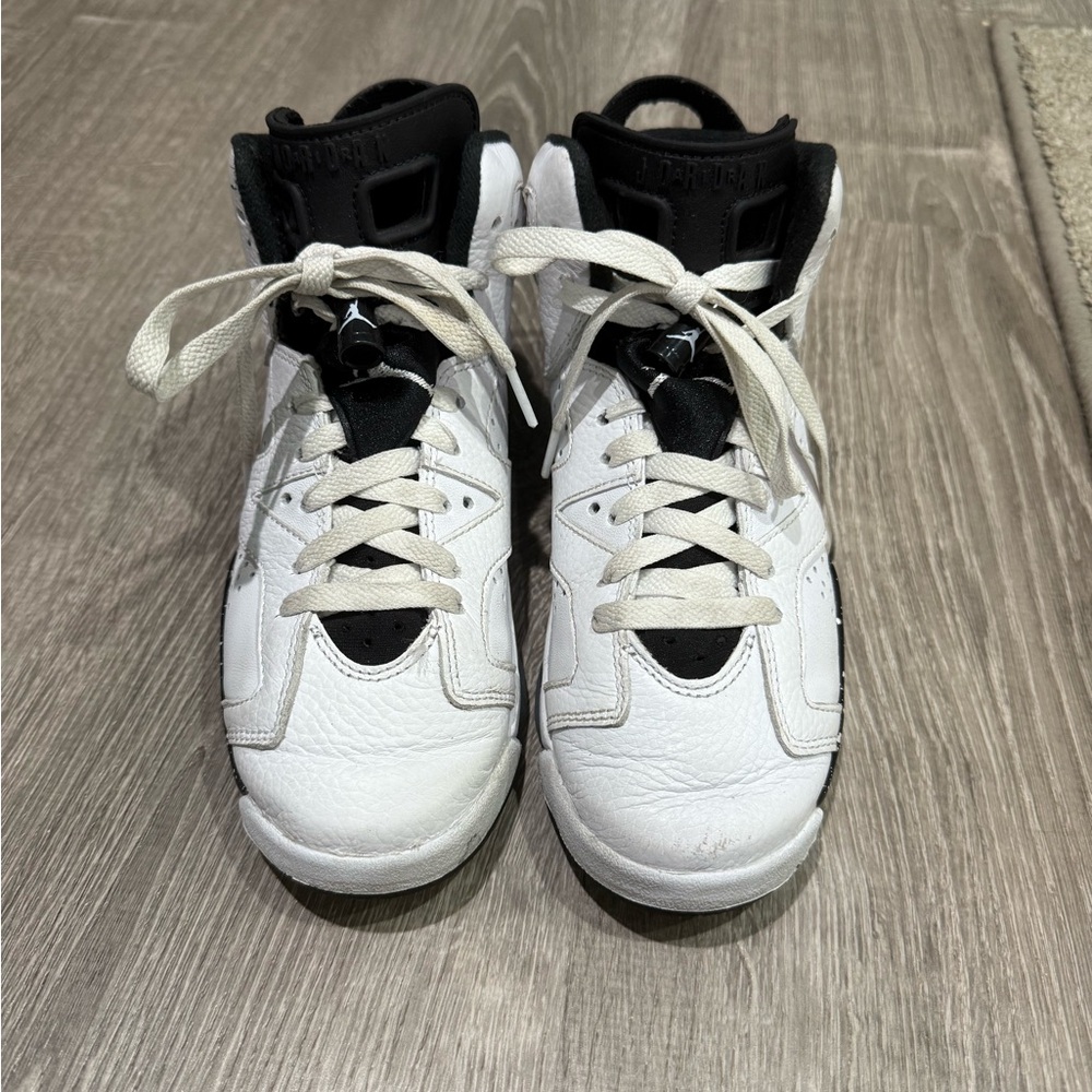 Air Jordan 6 retro White and Black Sneakers